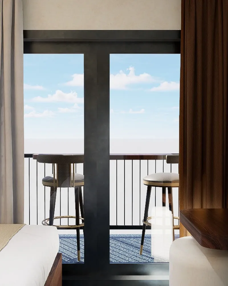 Une chambre de l'hôtel ouverte sur son balcon et la mer.